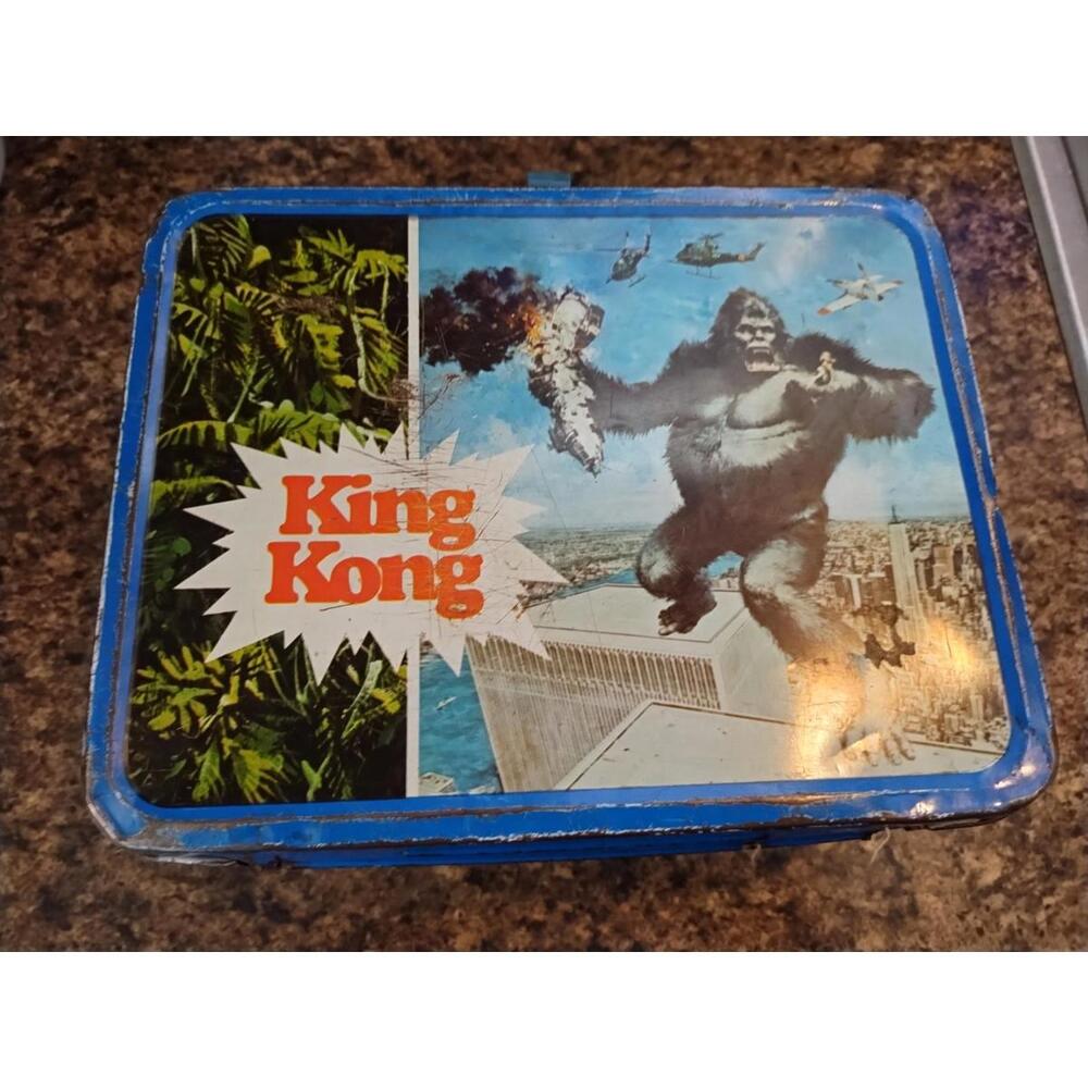 Vintage 1977 King Kong With Twin Towers Metal Lunchbox (no thermos)